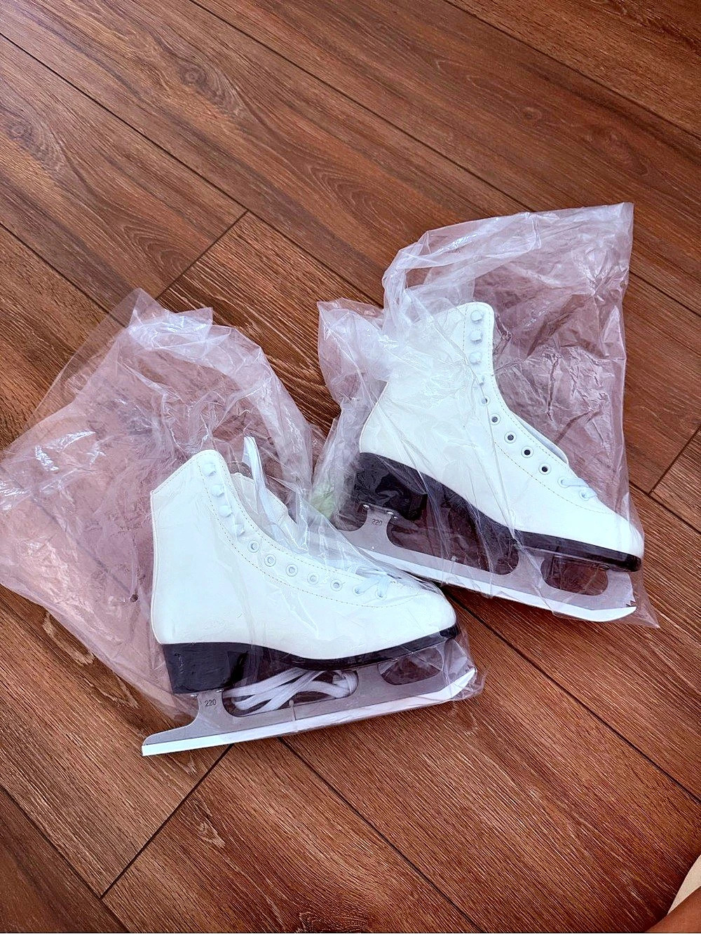 American Athletic Shoe Women's / Girl's Ice Skates Ice Skates White & Black US 5